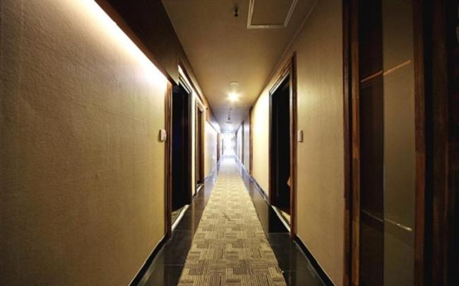 Central Hotel Changwon Eksteriør billede