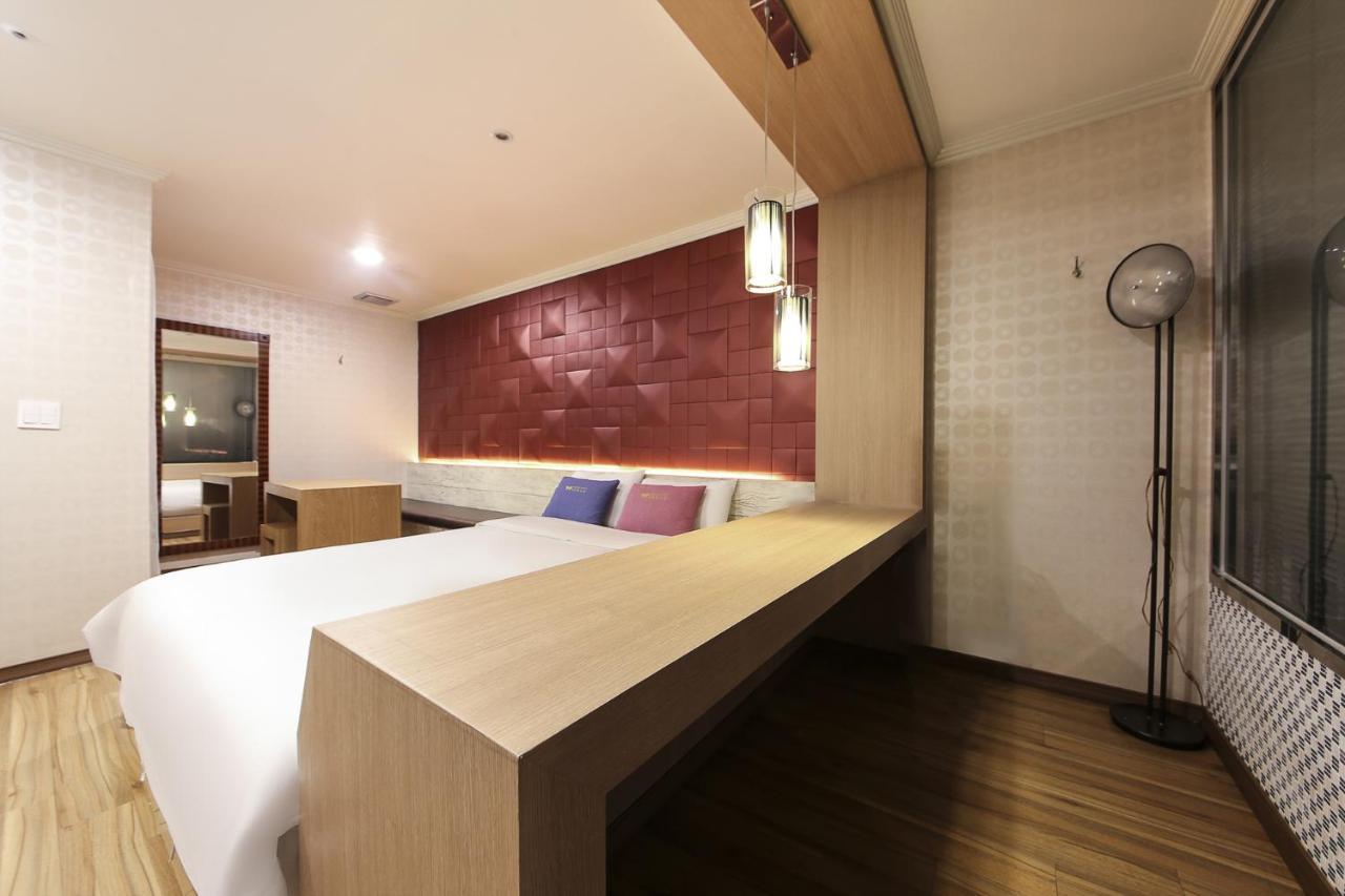 Central Hotel Changwon Eksteriør billede