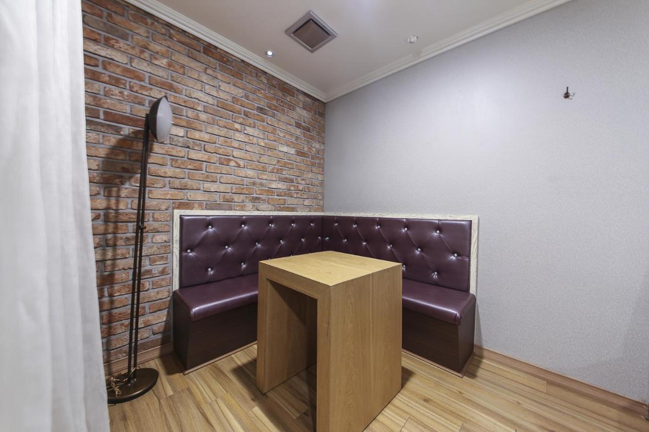 Central Hotel Changwon Eksteriør billede