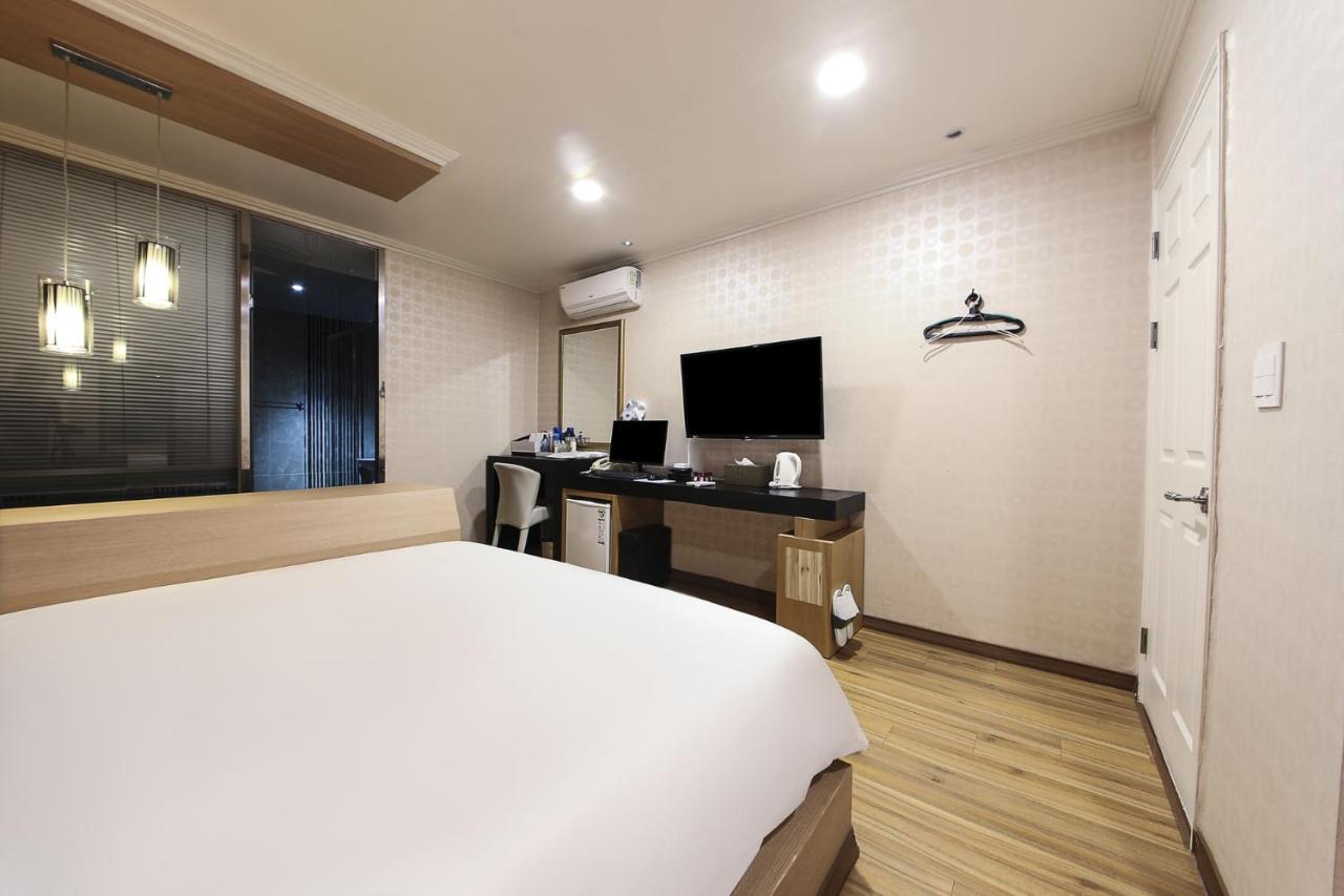 Central Hotel Changwon Eksteriør billede