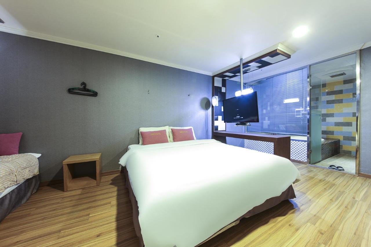 Central Hotel Changwon Eksteriør billede
