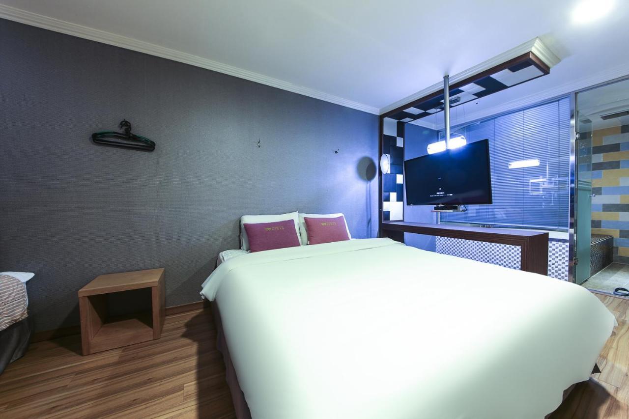 Central Hotel Changwon Eksteriør billede