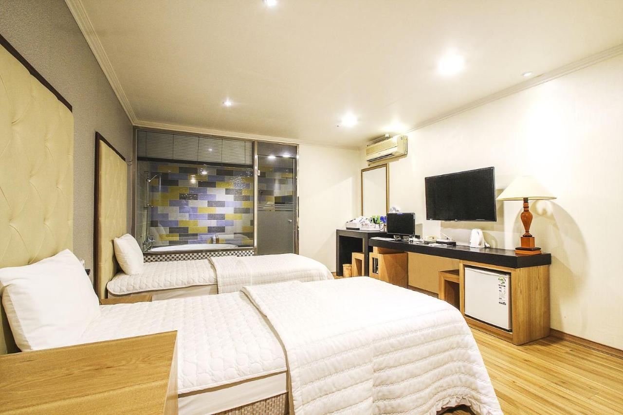 Central Hotel Changwon Eksteriør billede