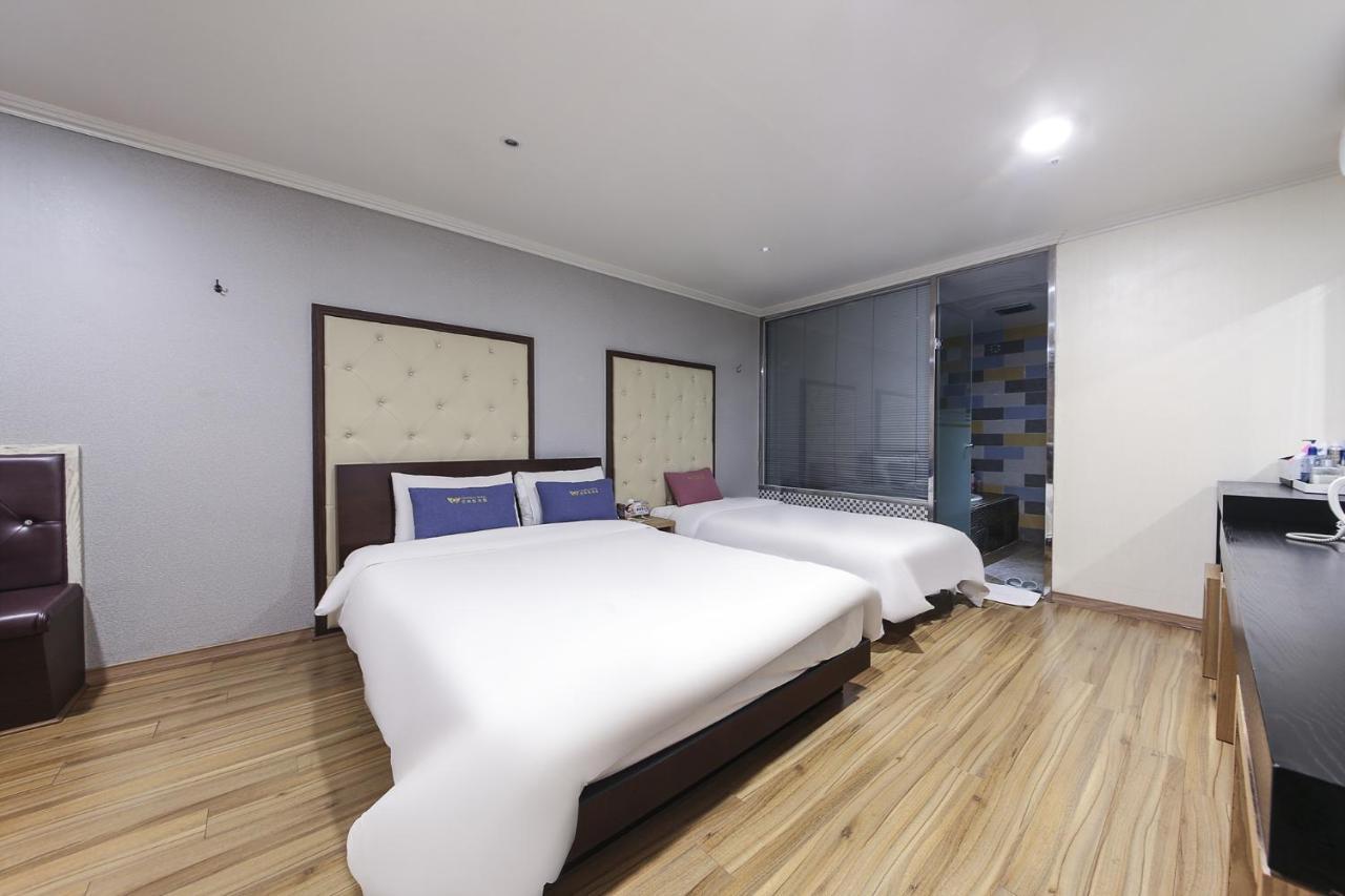 Central Hotel Changwon Eksteriør billede