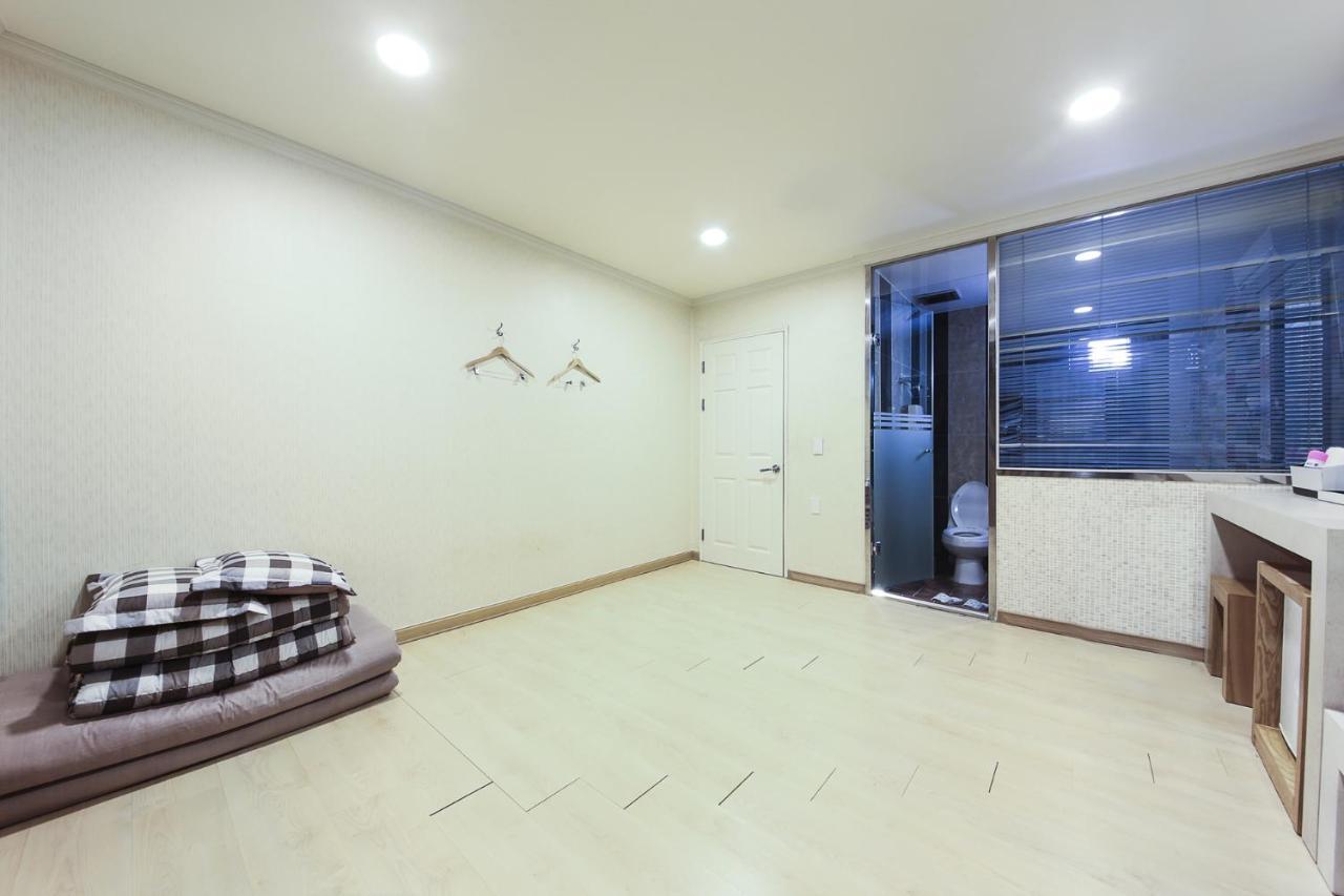 Central Hotel Changwon Eksteriør billede