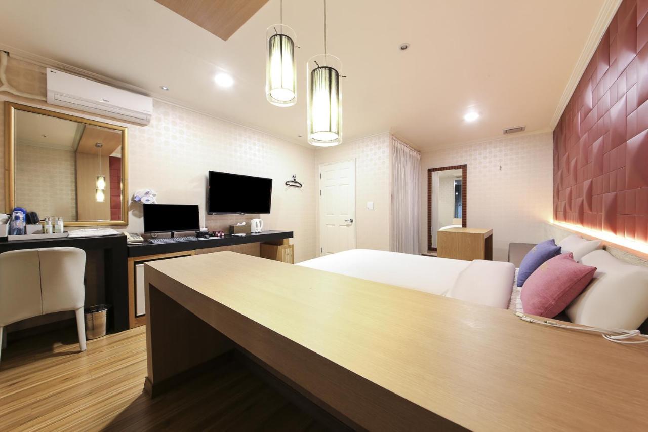 Central Hotel Changwon Eksteriør billede