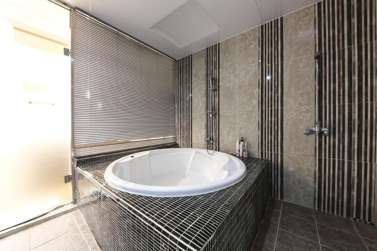 Central Hotel Changwon Eksteriør billede