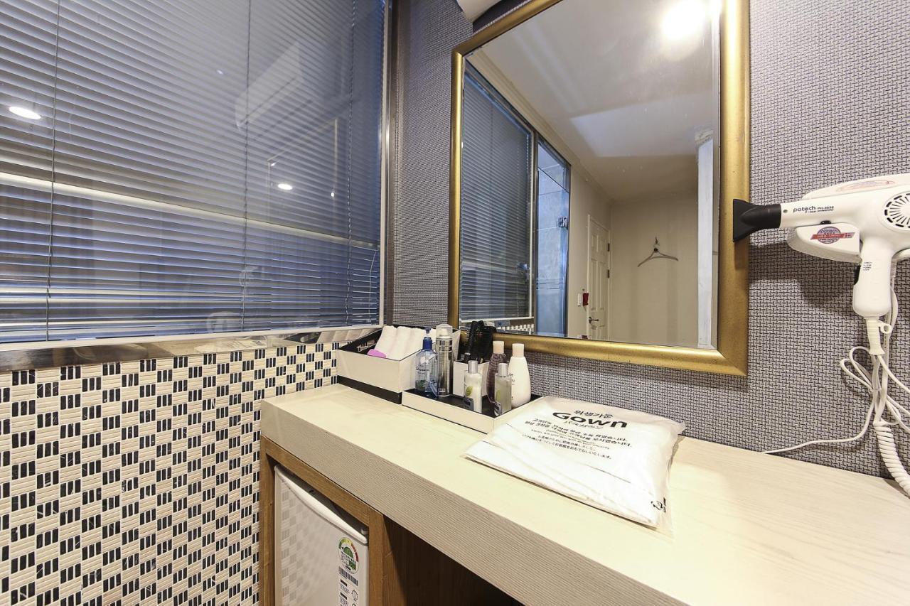 Central Hotel Changwon Eksteriør billede