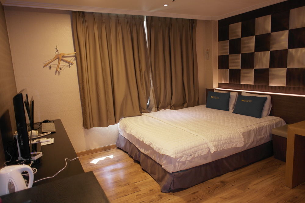 Central Hotel Changwon Eksteriør billede
