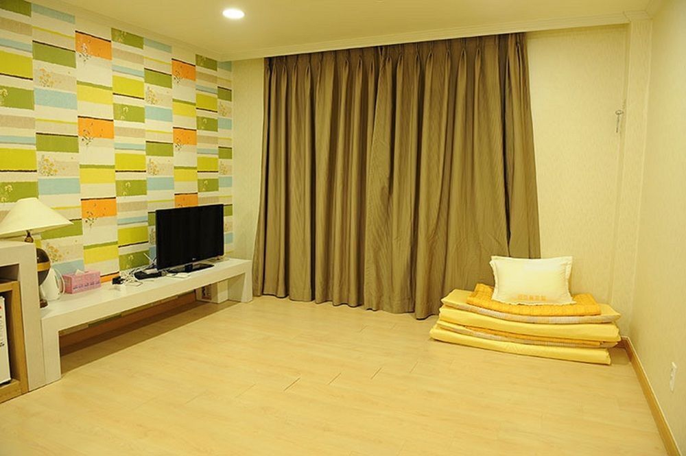 Central Hotel Changwon Eksteriør billede