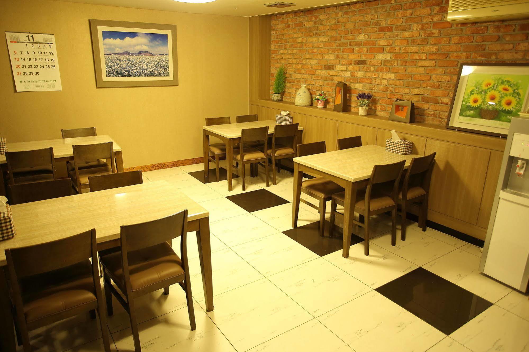 Central Hotel Changwon Eksteriør billede