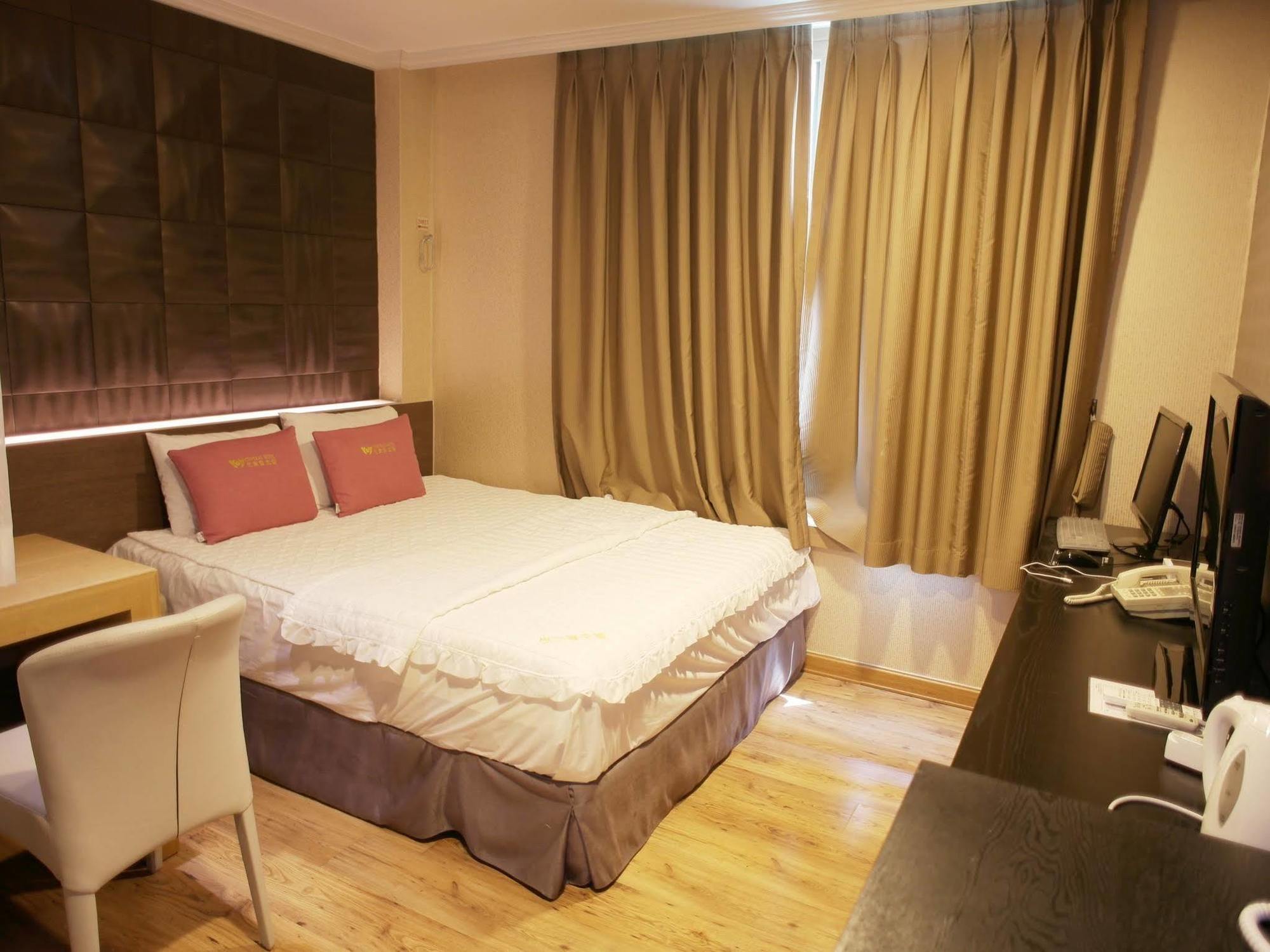 Central Hotel Changwon Eksteriør billede