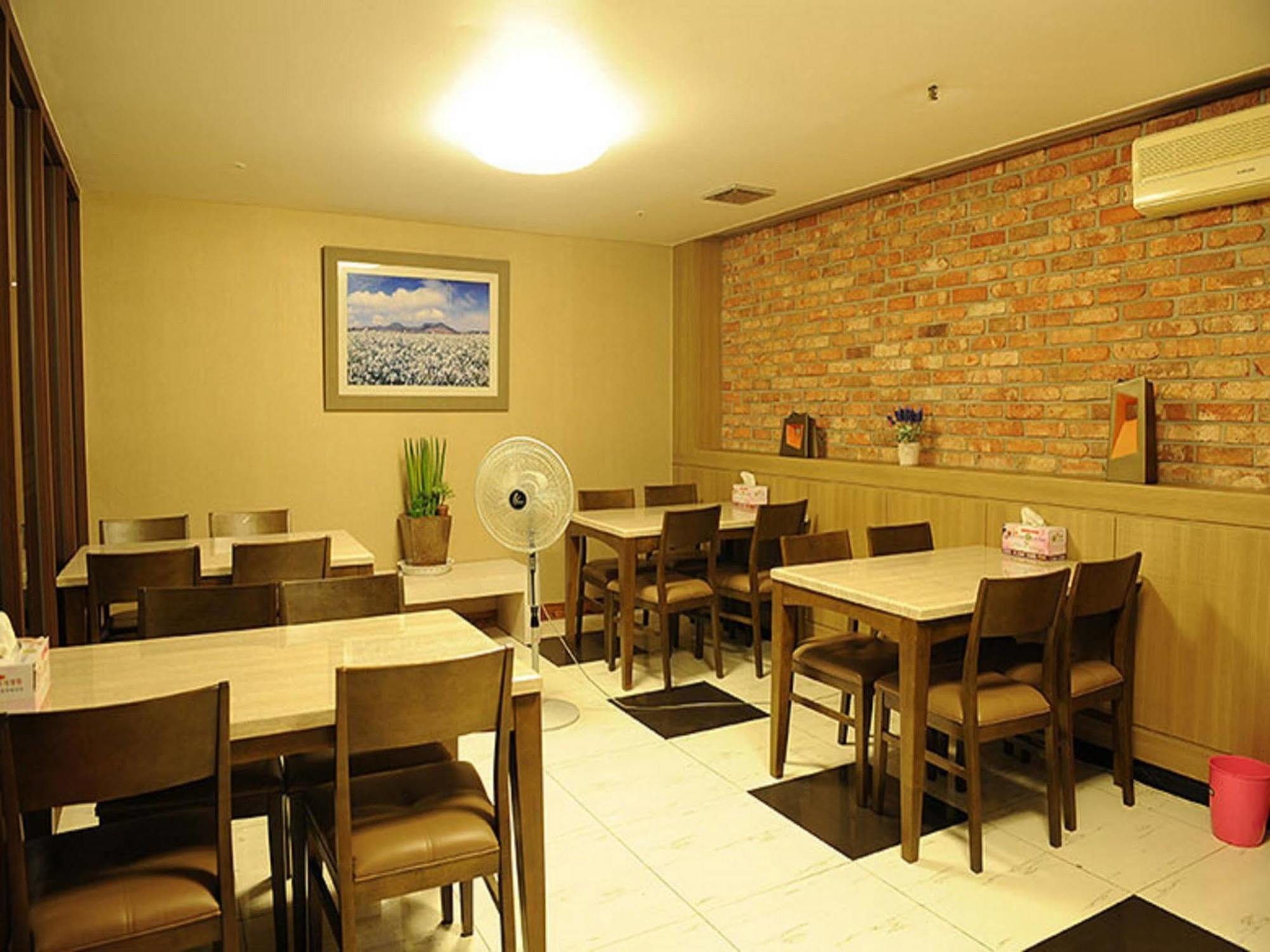 Central Hotel Changwon Eksteriør billede