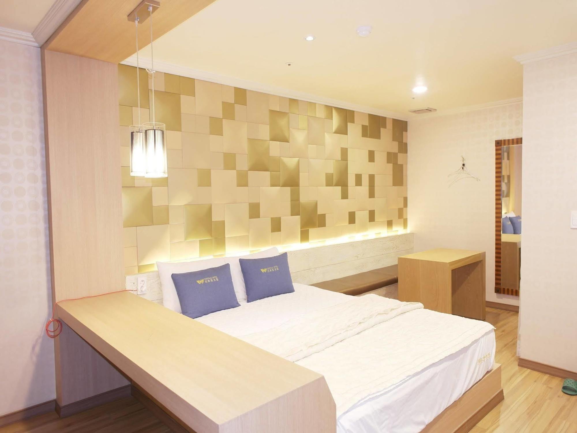 Central Hotel Changwon Eksteriør billede