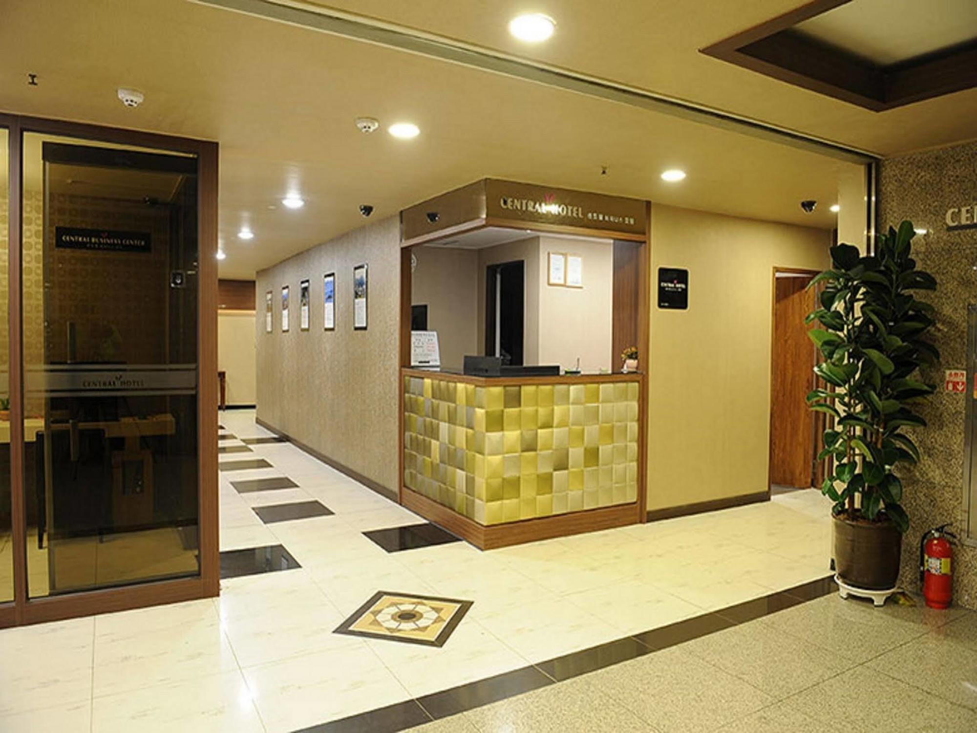 Central Hotel Changwon Eksteriør billede