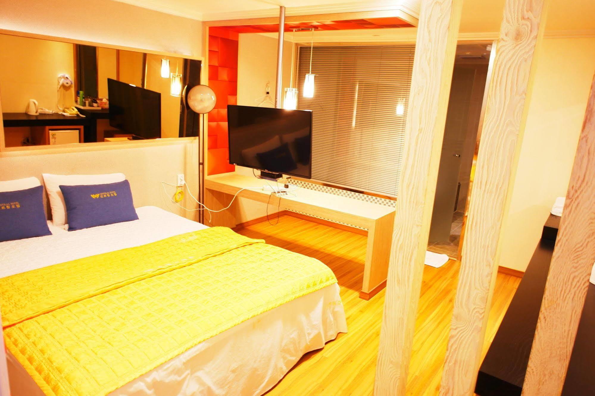 Central Hotel Changwon Eksteriør billede