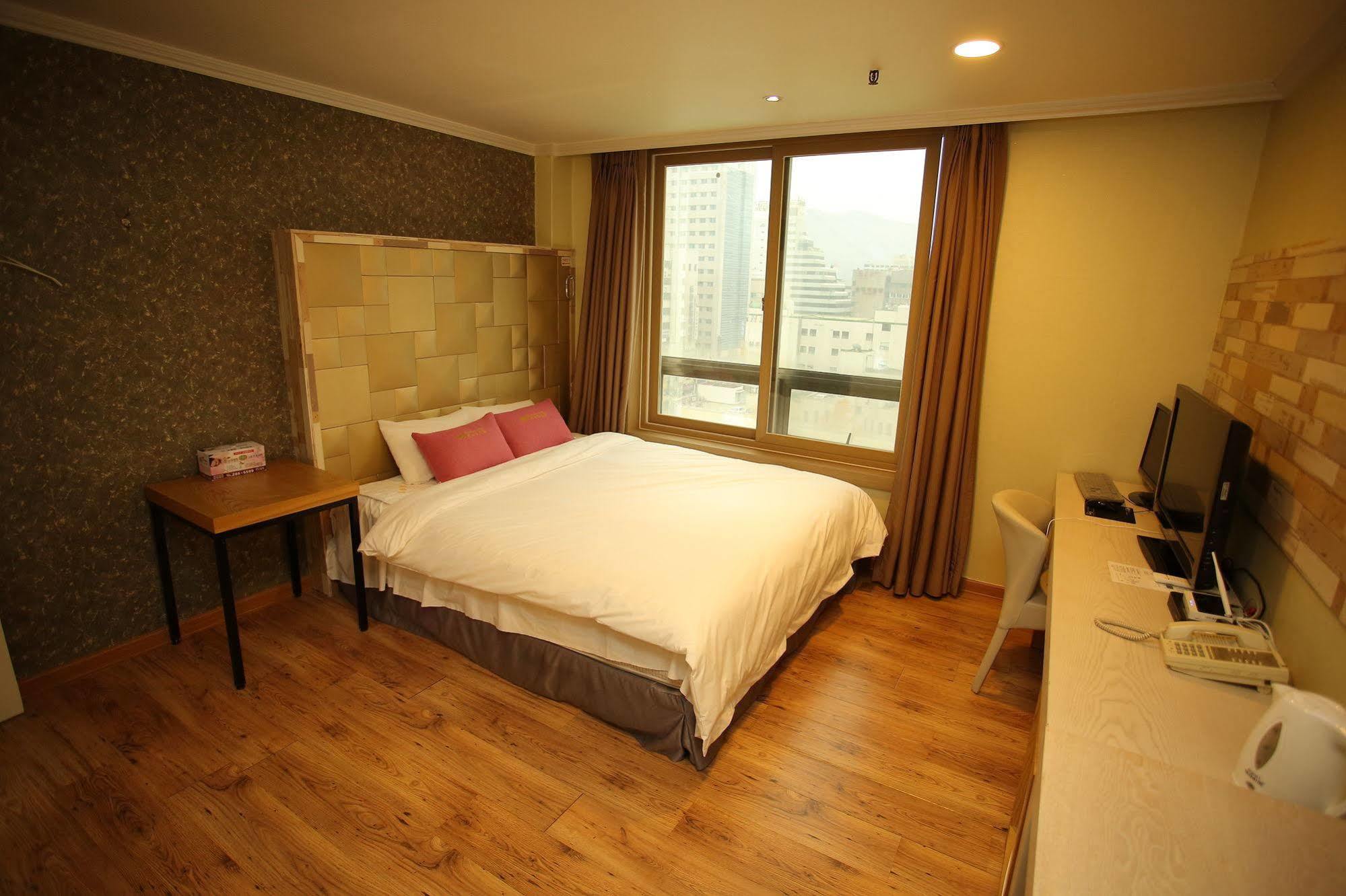 Central Hotel Changwon Eksteriør billede