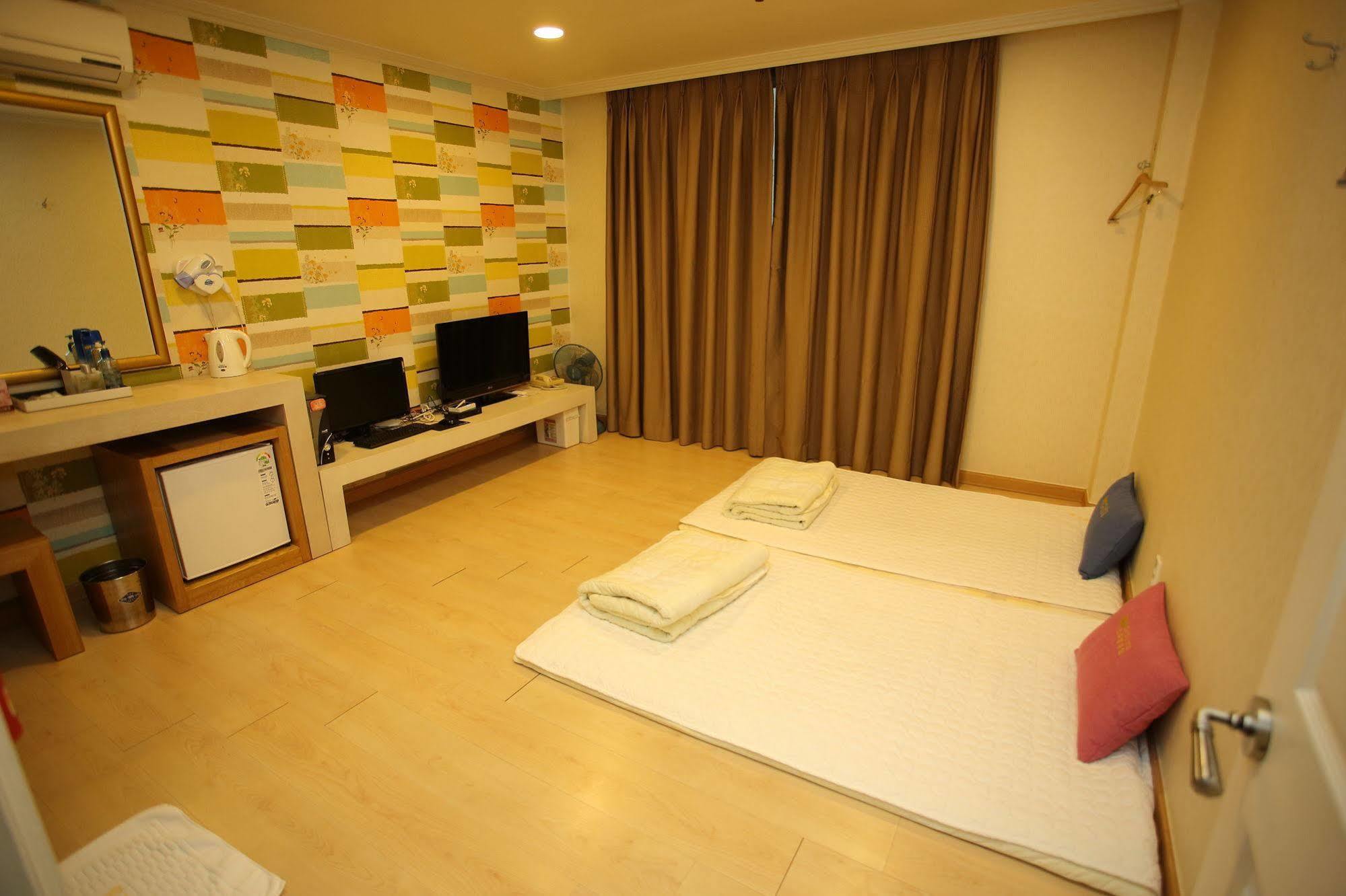 Central Hotel Changwon Eksteriør billede