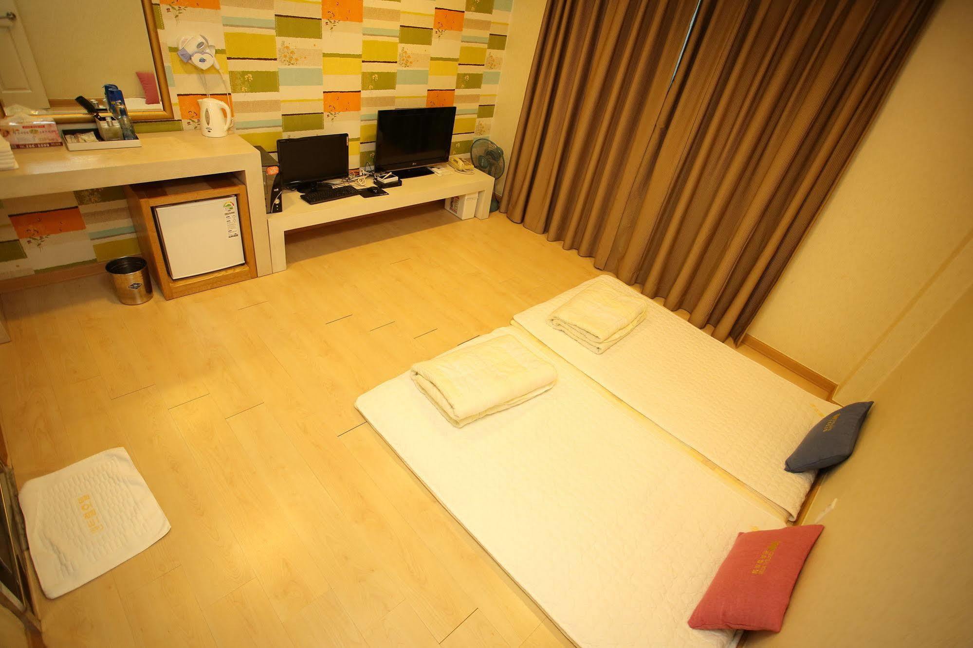 Central Hotel Changwon Eksteriør billede