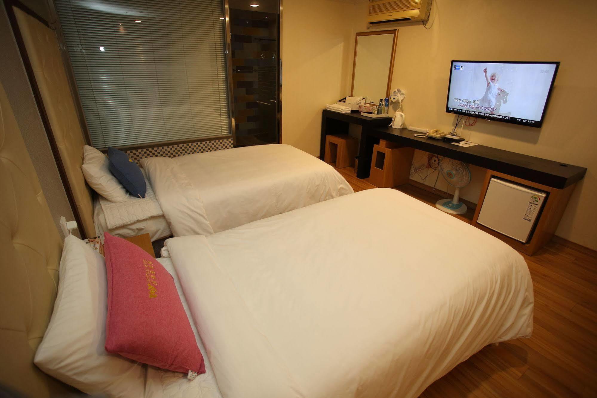 Central Hotel Changwon Eksteriør billede