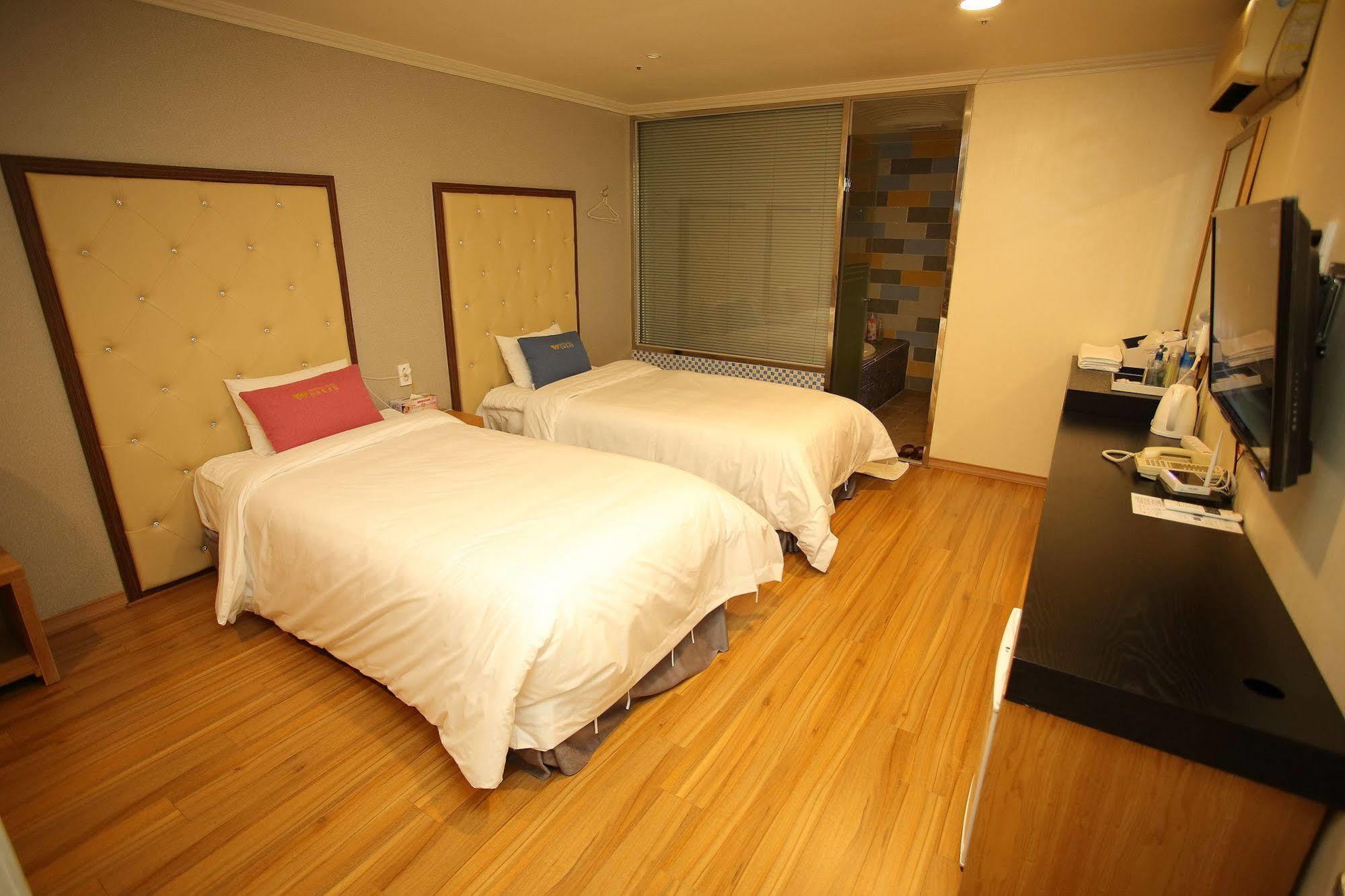 Central Hotel Changwon Eksteriør billede