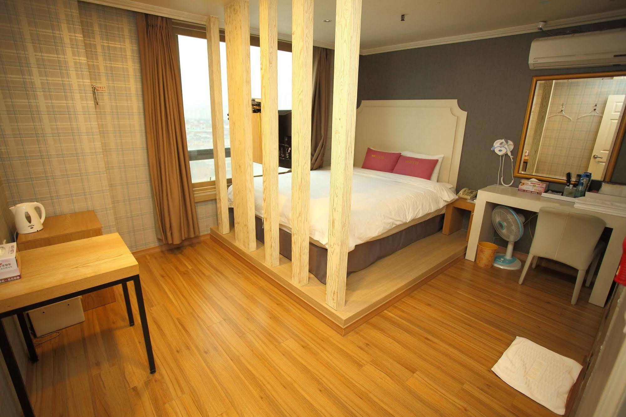 Central Hotel Changwon Eksteriør billede