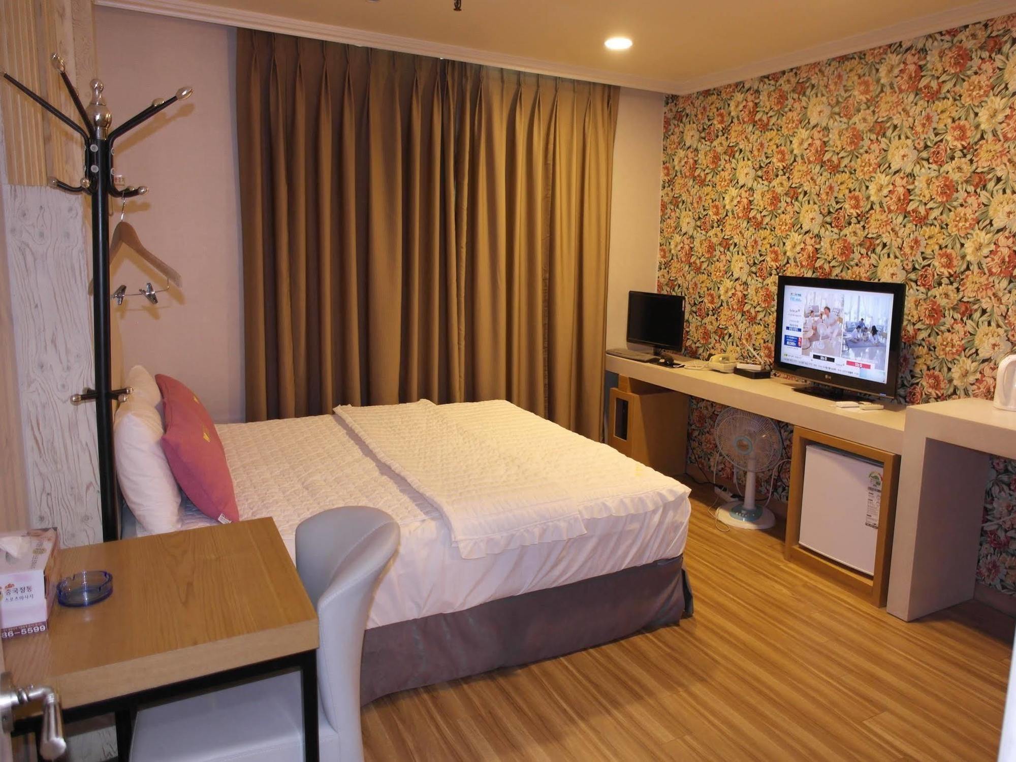 Central Hotel Changwon Eksteriør billede